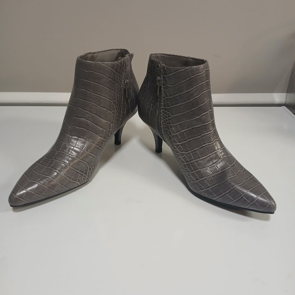 Gray Croc Textured Faux Leather Pointed Toe Ankle Booties 10 New!